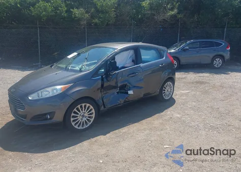 2015 Ford Fiesta Titanium z USA, uszkodzony, nr VIN 3FADP4FJ0FM212901
